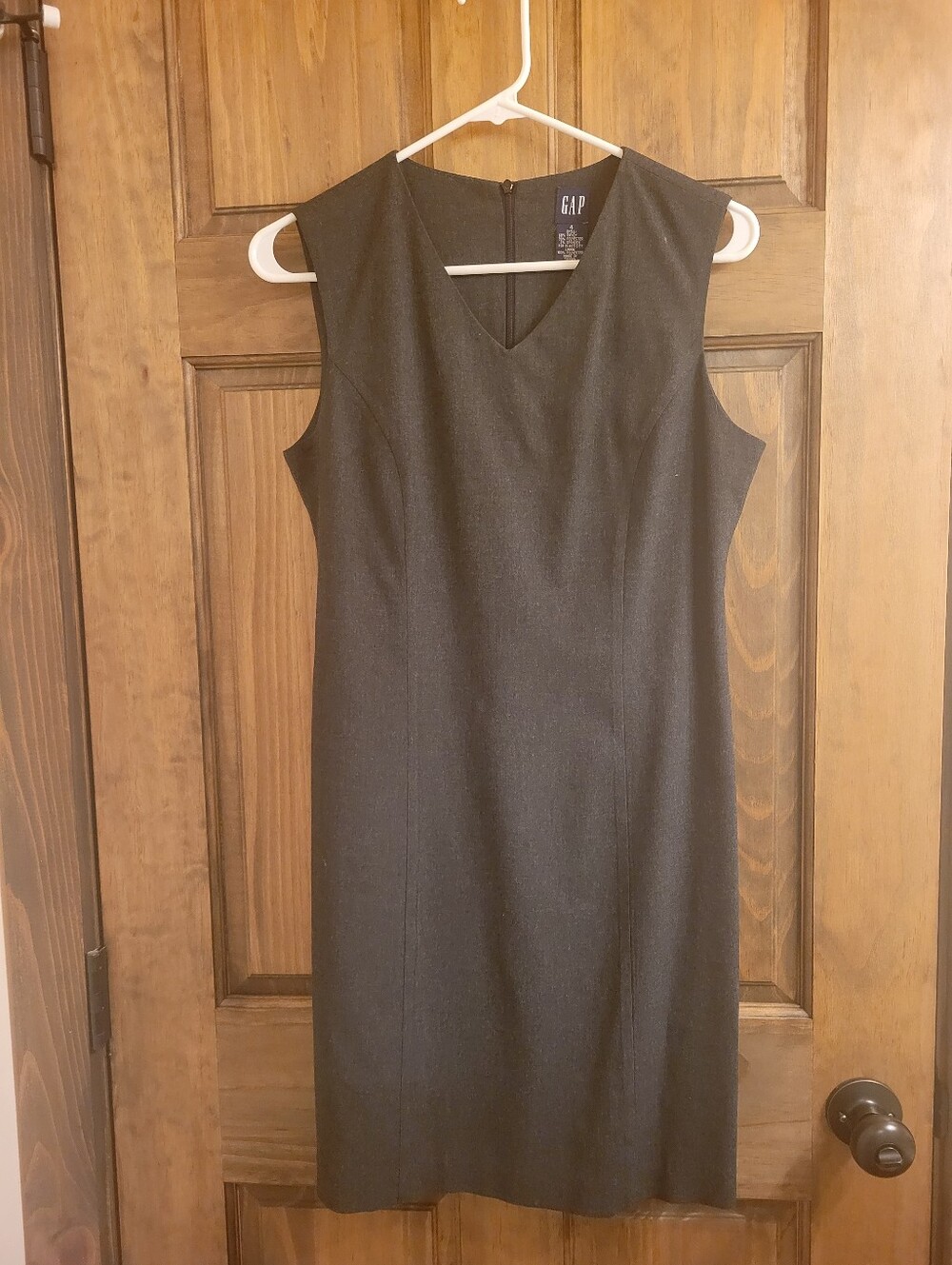 GAP Black V-Neck Sleeveless Sheath Dress